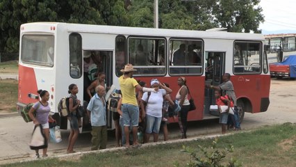 Entre pueblos fantasma y juegos de mesa, Guantánamo aguarda al temido Matthew
