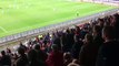 Willem II supporters gooien Feyenoord fan van tribune