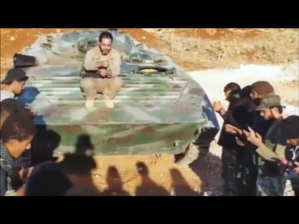 Muslim Soldiers Prostrating to ALLAH