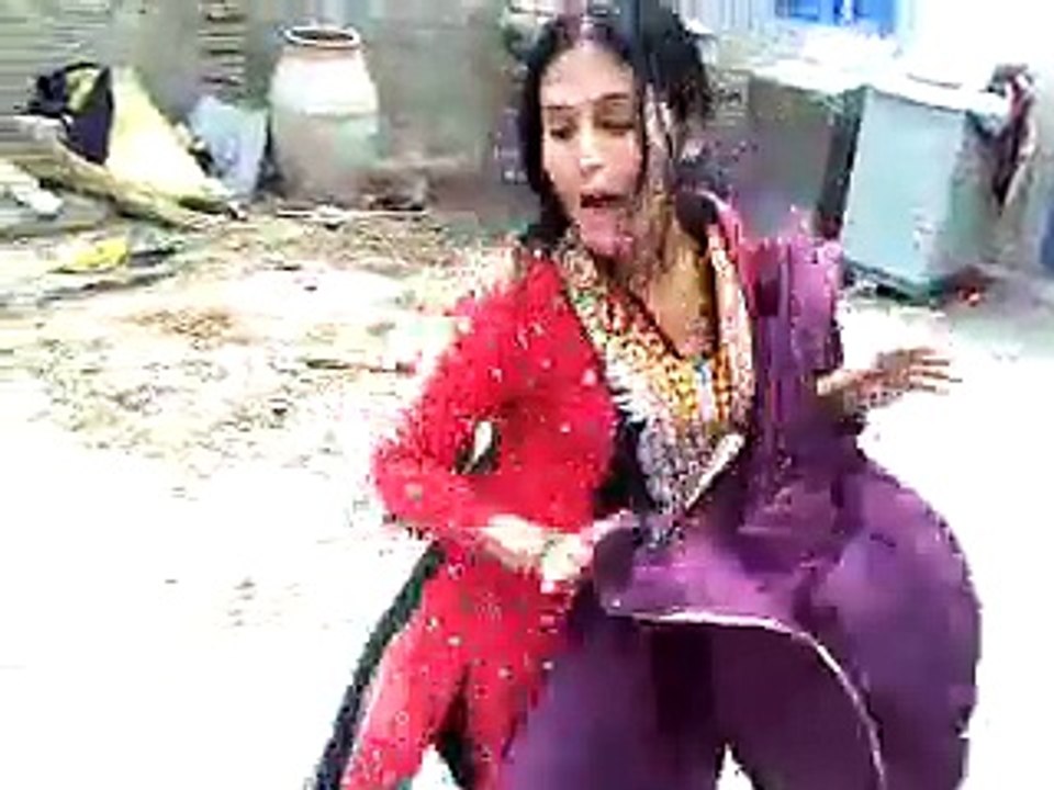 GIRL DANCING