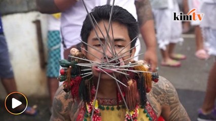 Badan dicucuk dengan pelbagai objek sempena pesta tahunan