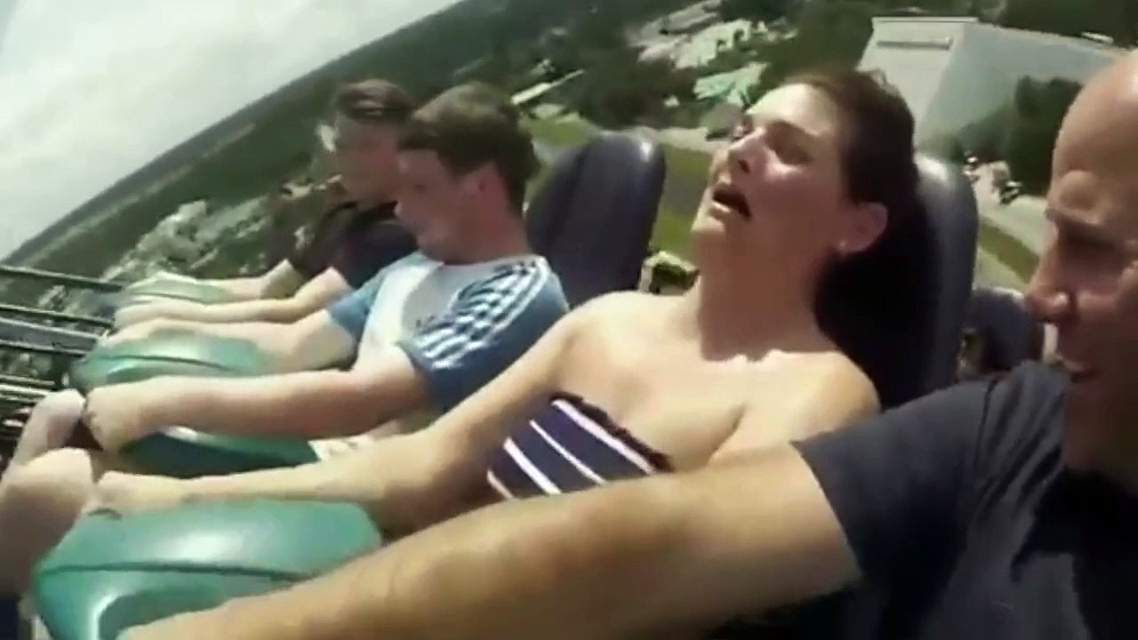 Pire moment de sa vie dans ces montagnes russes... Pauvre fille!