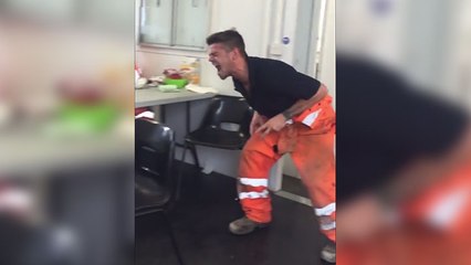 Avez-vous déjà vu un humain se transformer en dinosaure ?