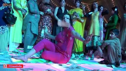 LAILA PERFORMING @ PUNJABI SHADI MUJRA 2016