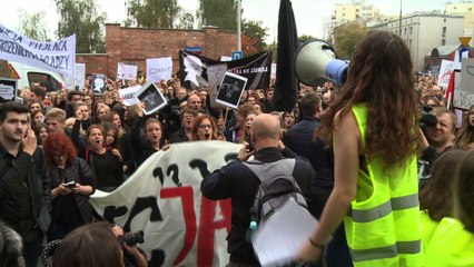 Des Polonaises en grève contre l'interdiction quasi totale de l'avortement