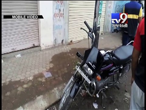 Rajkot : 1 killed, 2 injured after being hit by car on Rajkot-Kuvadava road - Tv9 Gujarati