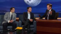 Ben Affleck et Henri Cavill racontent le jour où ils ont appris qu'ils seraient super héros (anglais non sous-titrés)