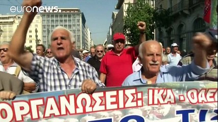 Les retraités et l'usage des gaz lacrymogènes en Grèce