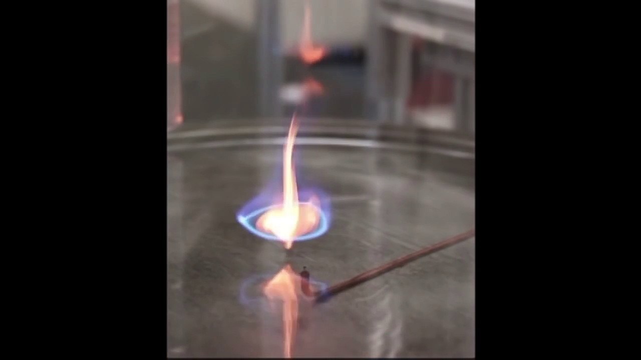 Tourbillon de feu bleu