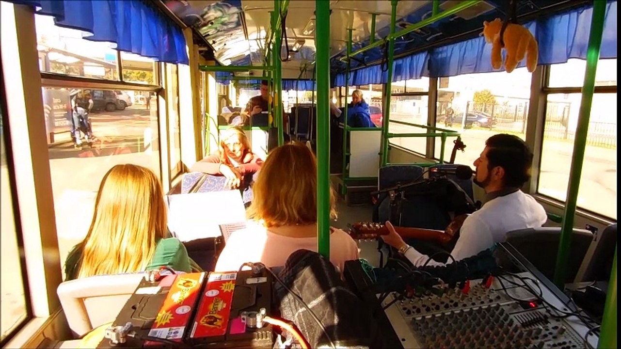 музыкальный синий троллейбус