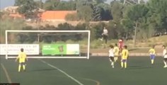 Cristiano Ronaldo fait le ramasseur de balle pendant un match de son fils (vidéo)