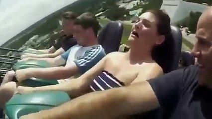 Pire moment de sa vie dans ces montagnes russes... Pauvre fille
