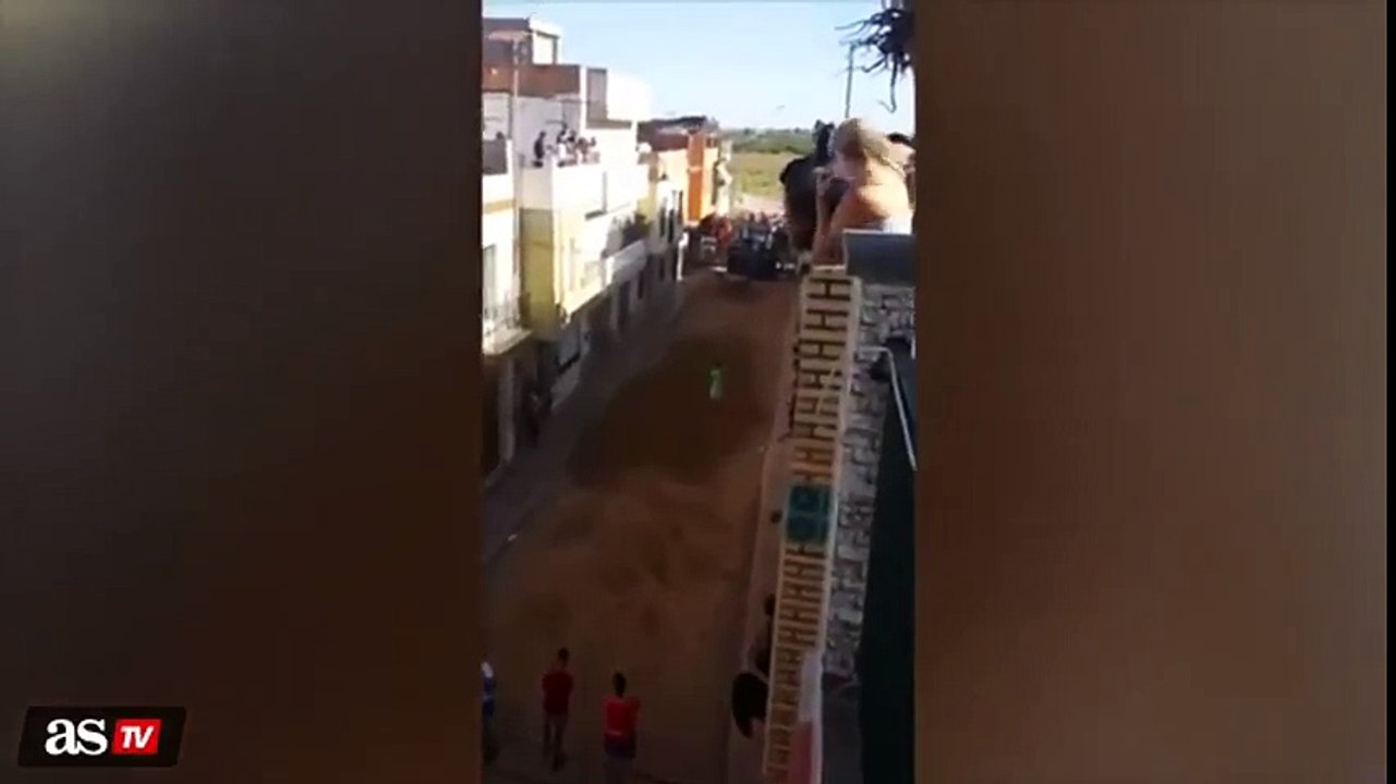 un madridista feinte un taureau !!! wow