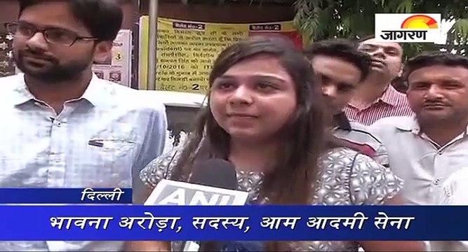 दिल्ली के मंत्री सत्येंद्र जैन पर उछाली गई चप्पल