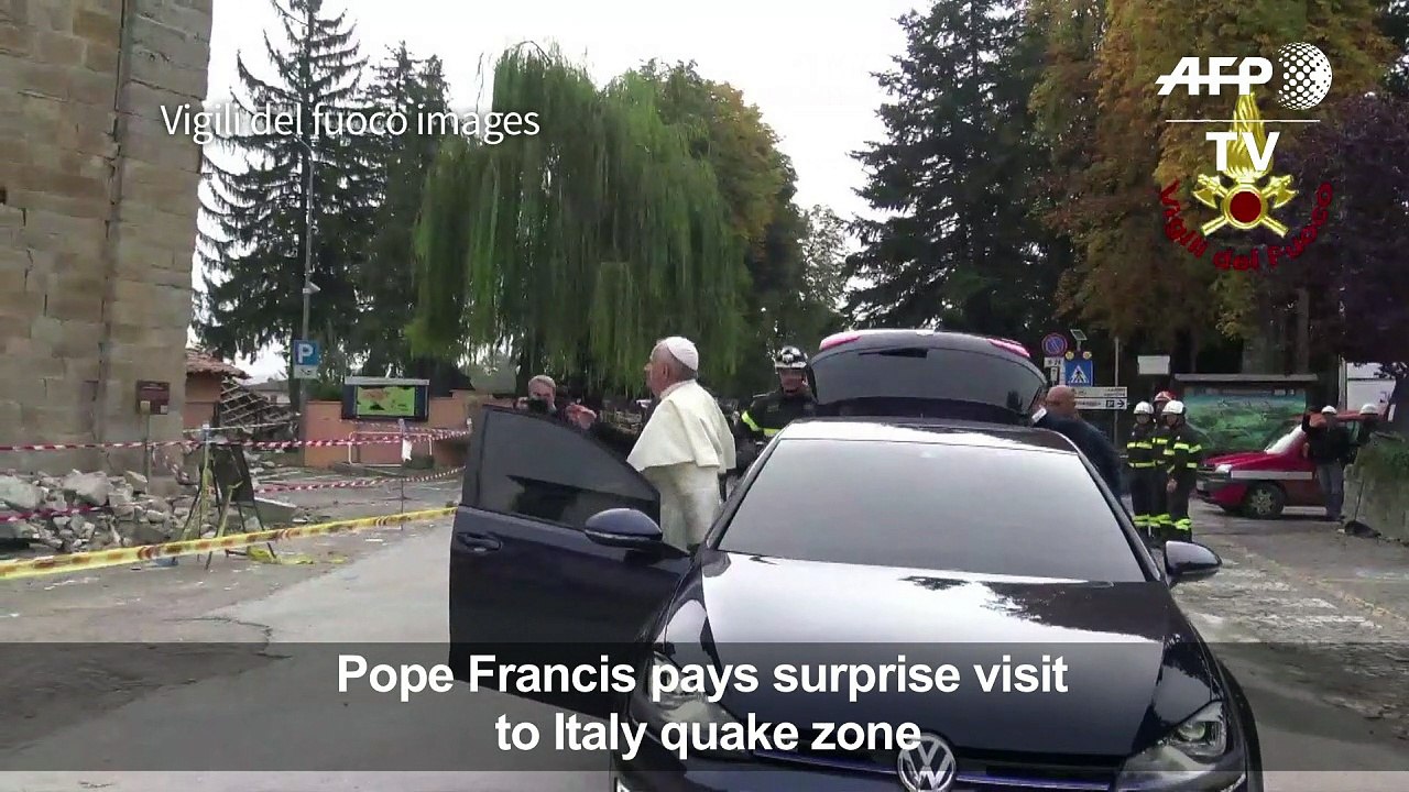 Pope Francis makes surprise visit to Italy quake zone