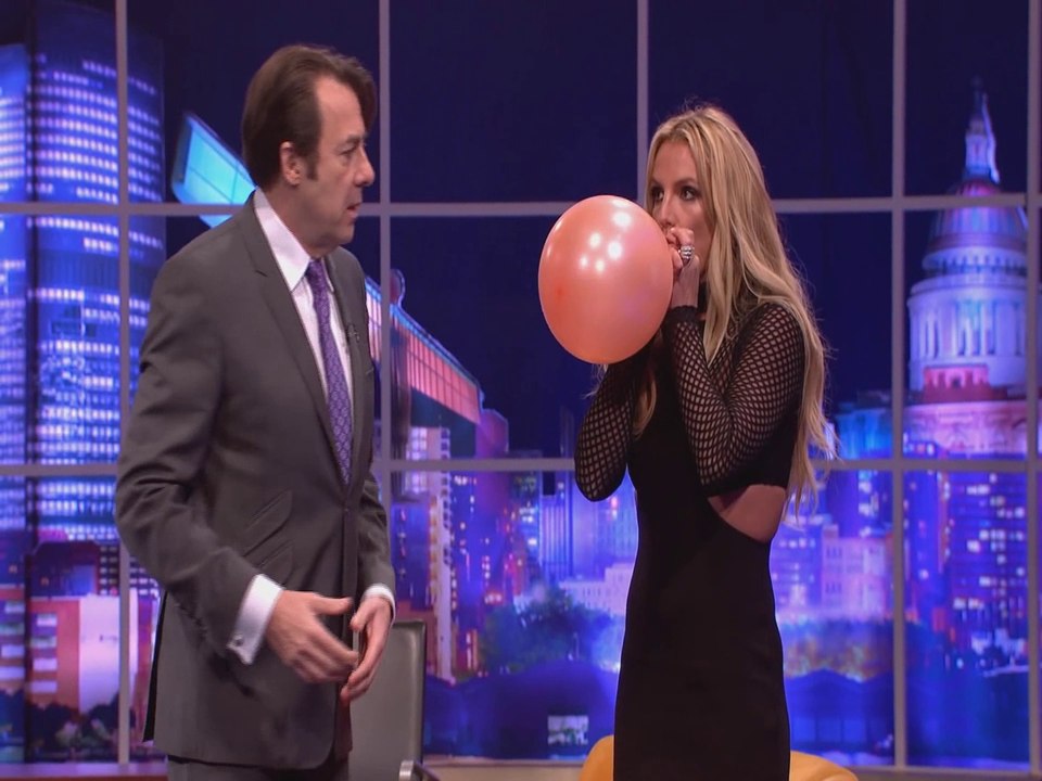 Britney Spears chante sous hélium Shake It Off de Taylor Swift