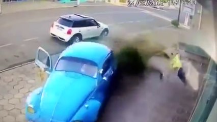 Mira la reacción que tuvo este hombre para salvar su vida