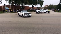 Un mec se plante en accélérant en Ford Mustang... Le blaireau
