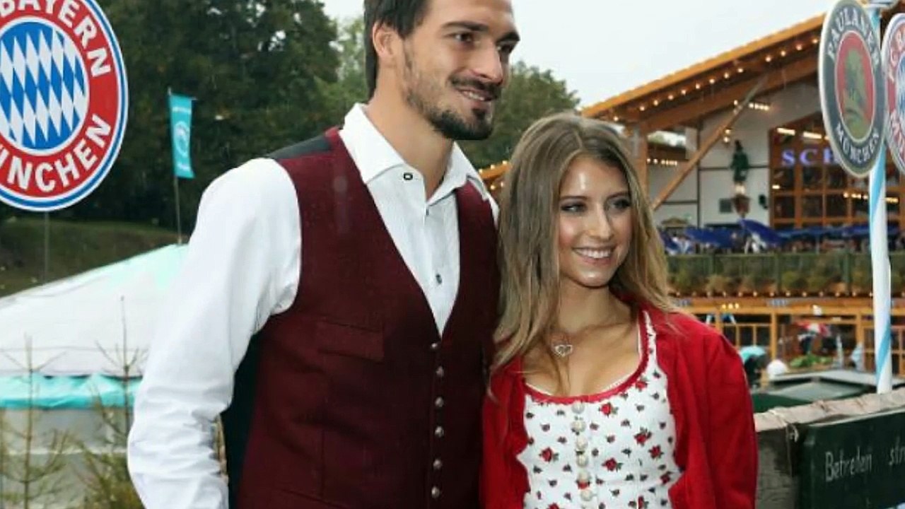 Bayern players at Oktoberfest with their wives and girlfriends