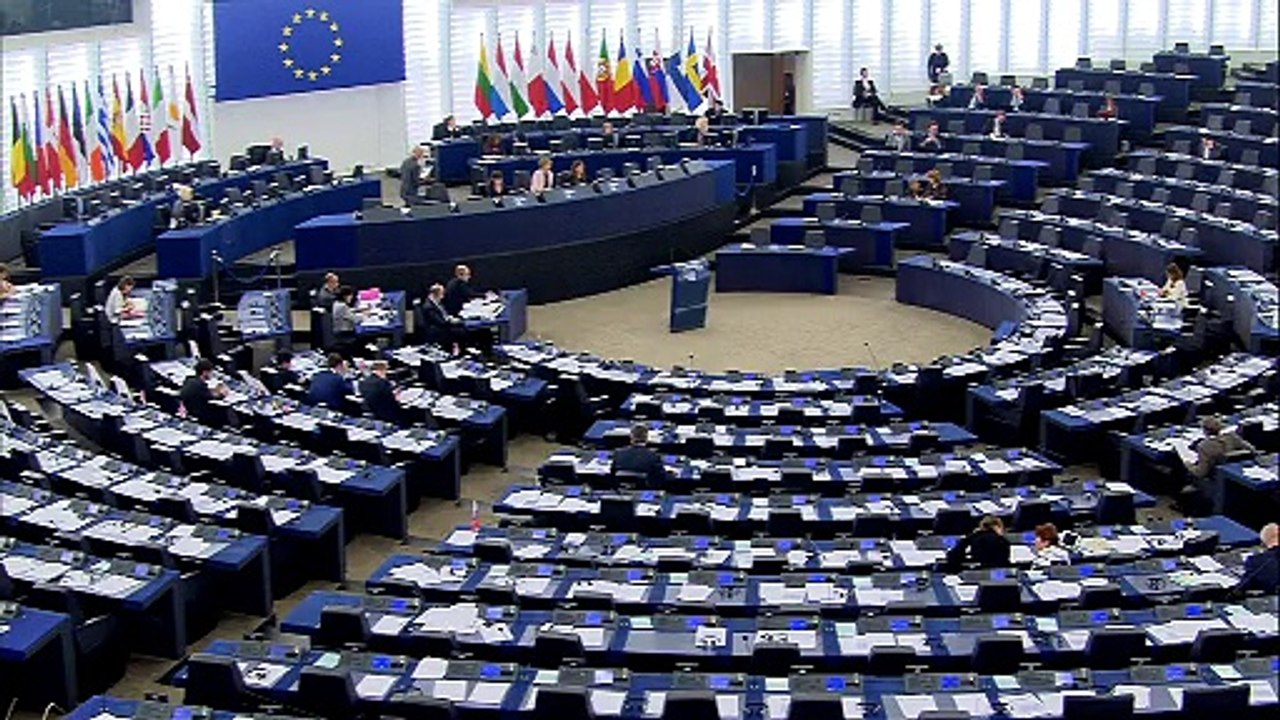 Eva Joly : "La passivité de Juncker face aux scandales Barroso & Kroes met en danger la légitimité de la Commission euro