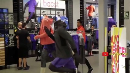 Mira la sorpresa que se  llevaron estos jóvenes  al entrar  a una tienda