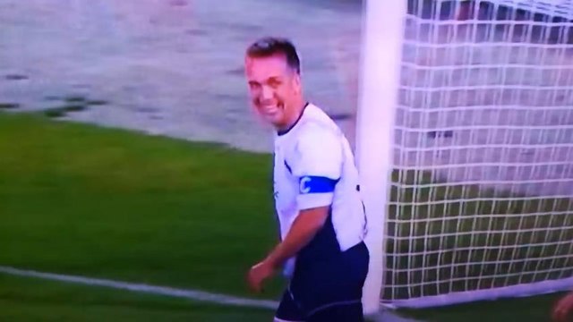 Batistuta marca 3 gols em amistoso na Itália