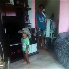 Keratanın dansı müthiş. Rascal's dancing is terrific.