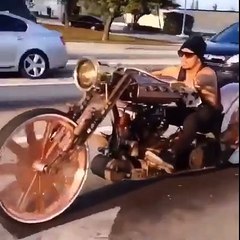 Motorcuyum diyenler bir de bunu görün. See a biker who say it.