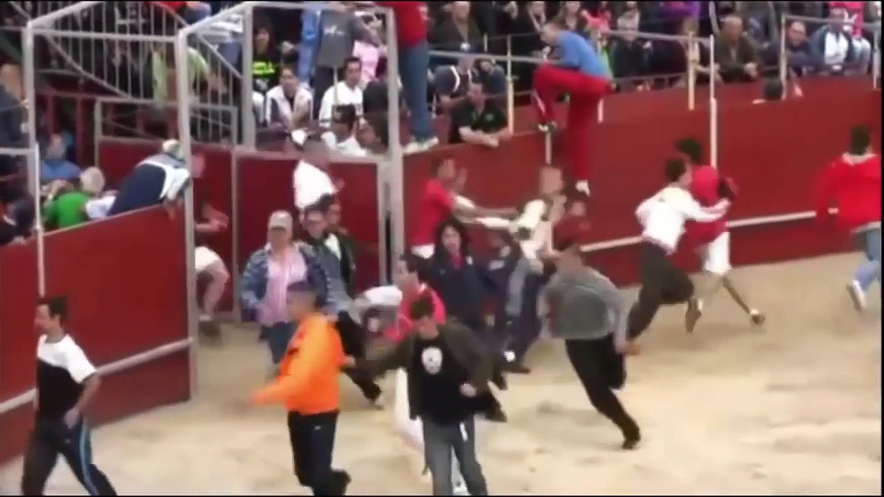 Bullfighting funny videos 2016 - Most awesome bullfighting festival #2 - Crazy bull attack people