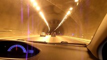 Un tunnel la nuit. نفق مروري أثناء الليل