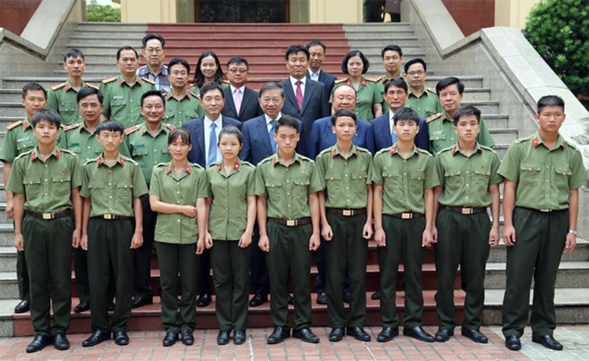 Bộ Công an tiếp nhận Quỹ học bổng của Tập đoàn Charm - Vit