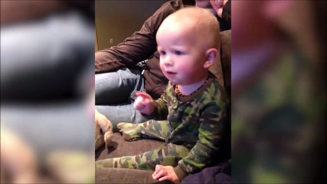 Quand tu regardes ton film préféré. Adorable le gamin!