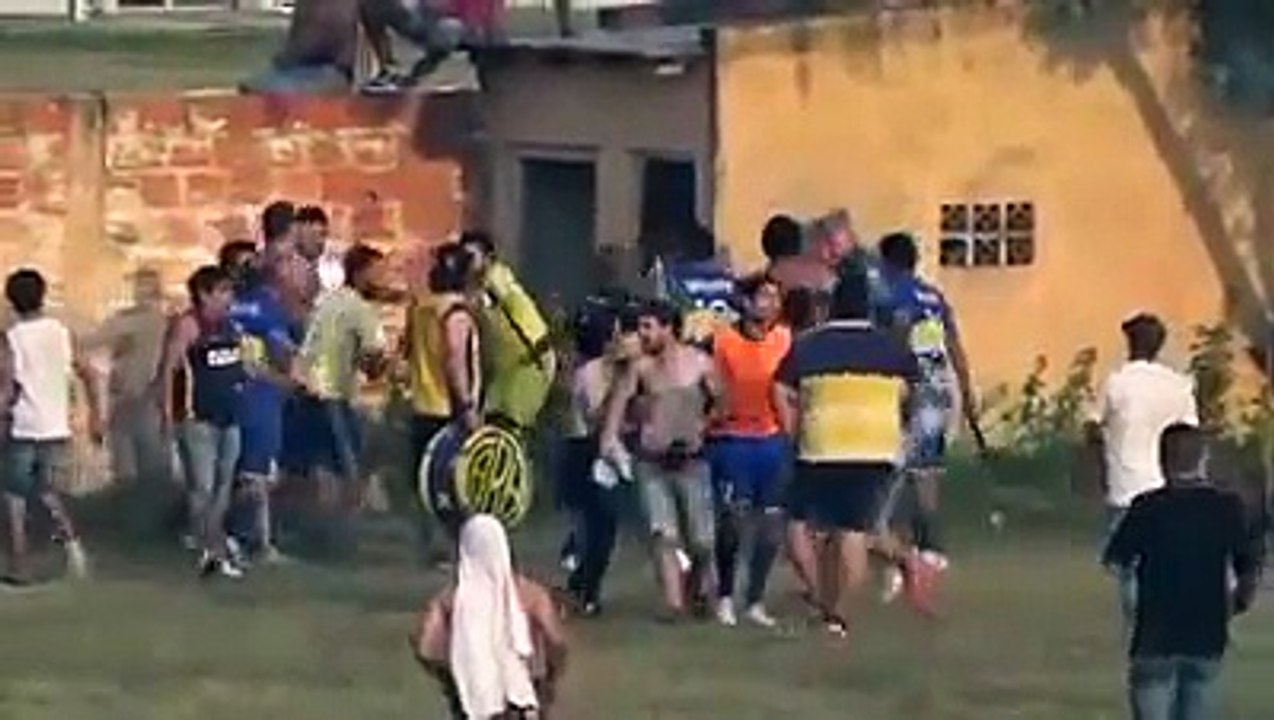 Hertelendey Fans Attack Referee After A Penalty Whistle