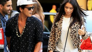 Bruno Mars New Hair Style & Casual Style - 2016