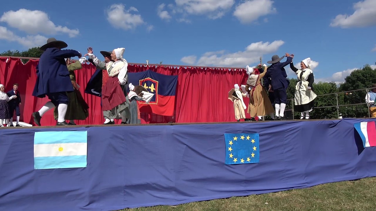 Festival de folklore d'Anjou et du Monde à La Ménitré le 24 juillet 2016. Poitou