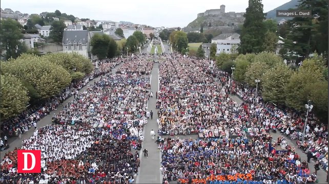 Lourdes : les images impressionnantes du pélerinage du Rosaire