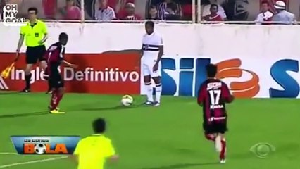 When Lucas Moura Humiliates 2 Defenders (São Paulo v Ituano - 10/4/12)