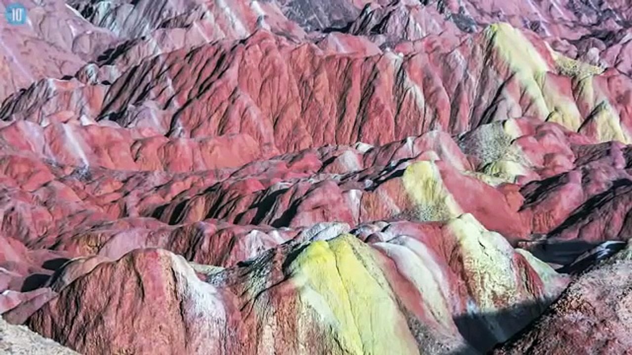 পৃথিবীর সবচেয়ে আশ্চর্যজনক ১০টি স্থান ।