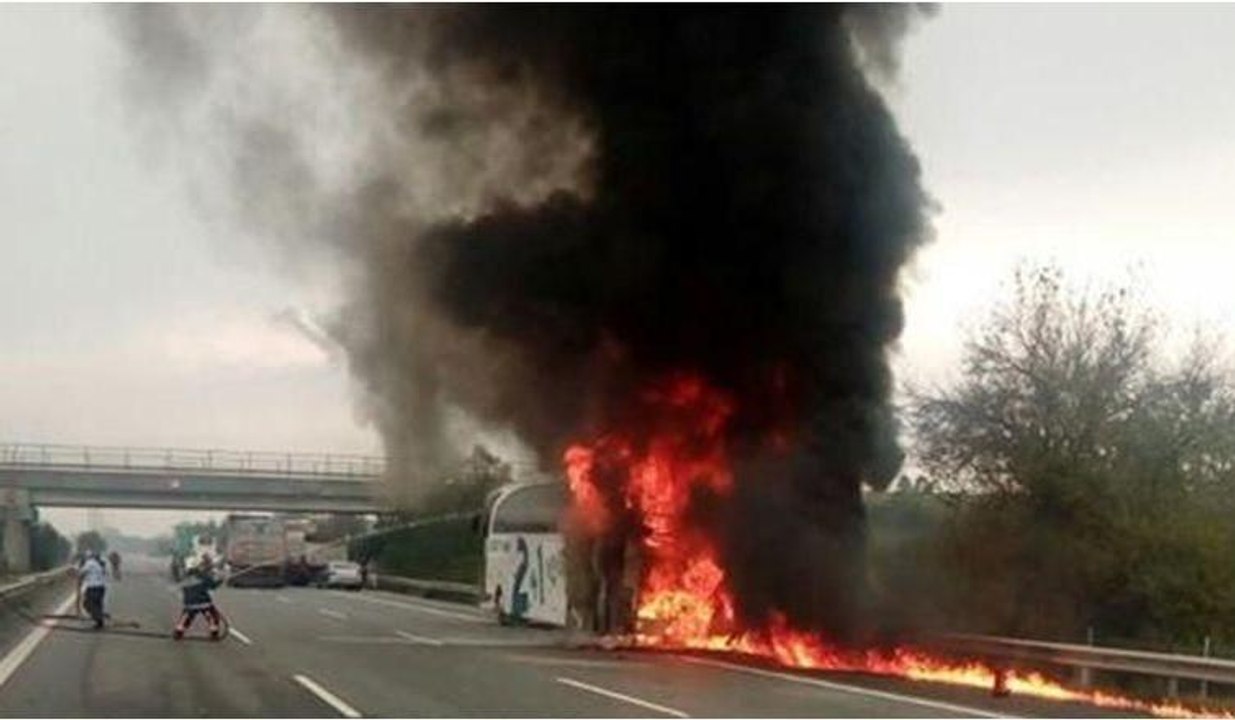 Otobüs alev alev yandı