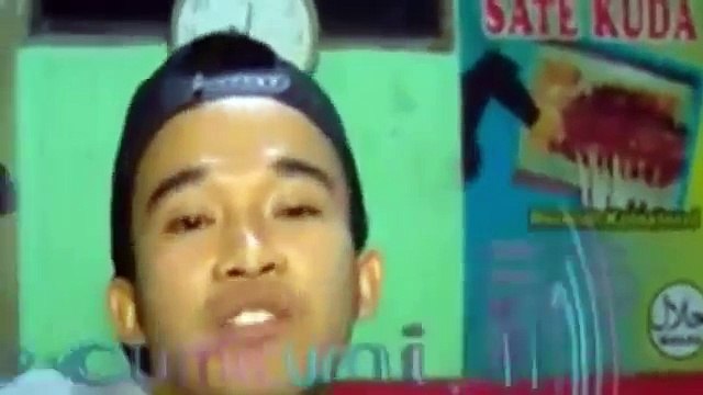 NGERJAIN Pemain AJ Makan NASI GORENG SUPER PEDAS Expresinya Lucu - Gosip Artis Hari Ini