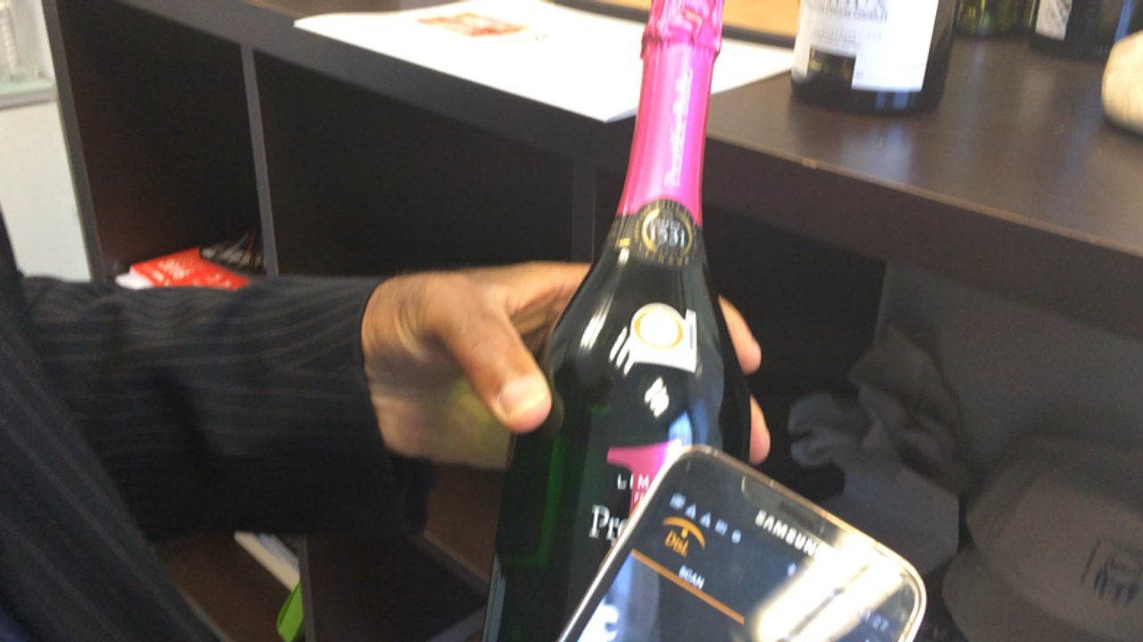 Ses étiquettes empêchent les contrefaçons