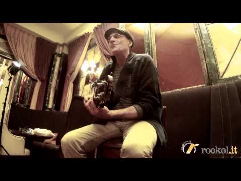 James Taylor - Something in the way she moves - Live @Rockol