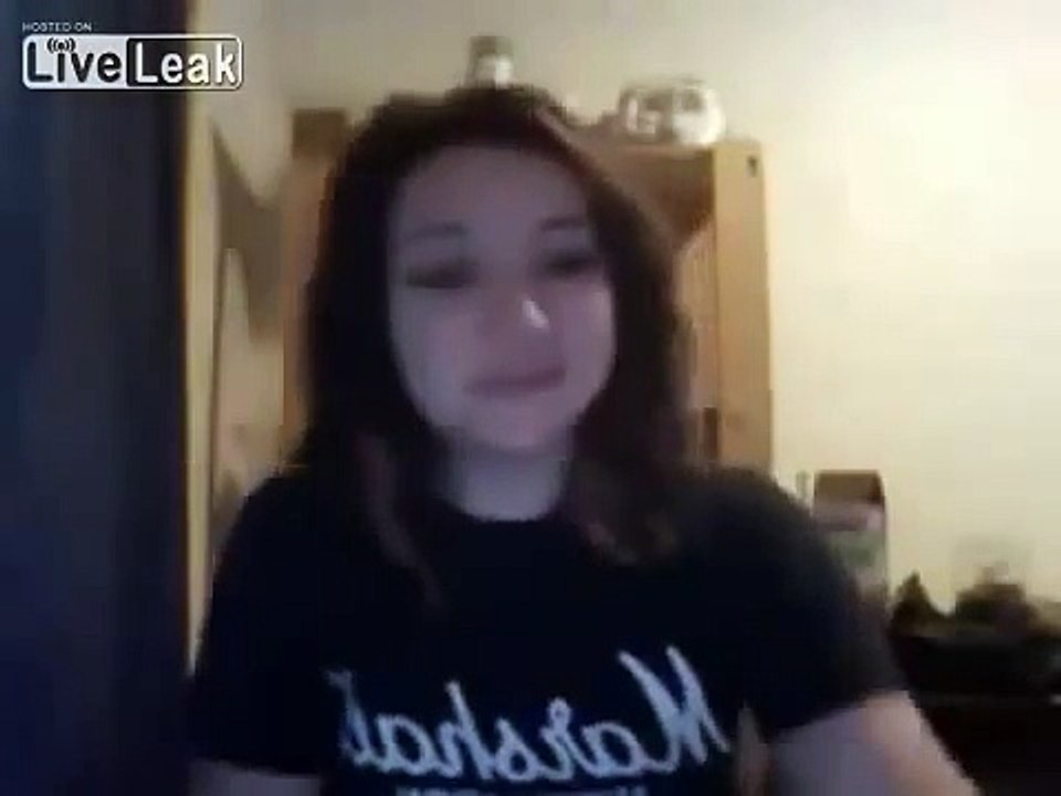 Comment ouvrir une bouteille de bière avec ses boobs