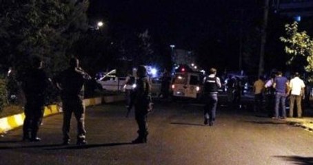 Son Dakika! Diyarbakır Valiliği Önündeki Polislere Saldırı: 1 Polis Yaralı