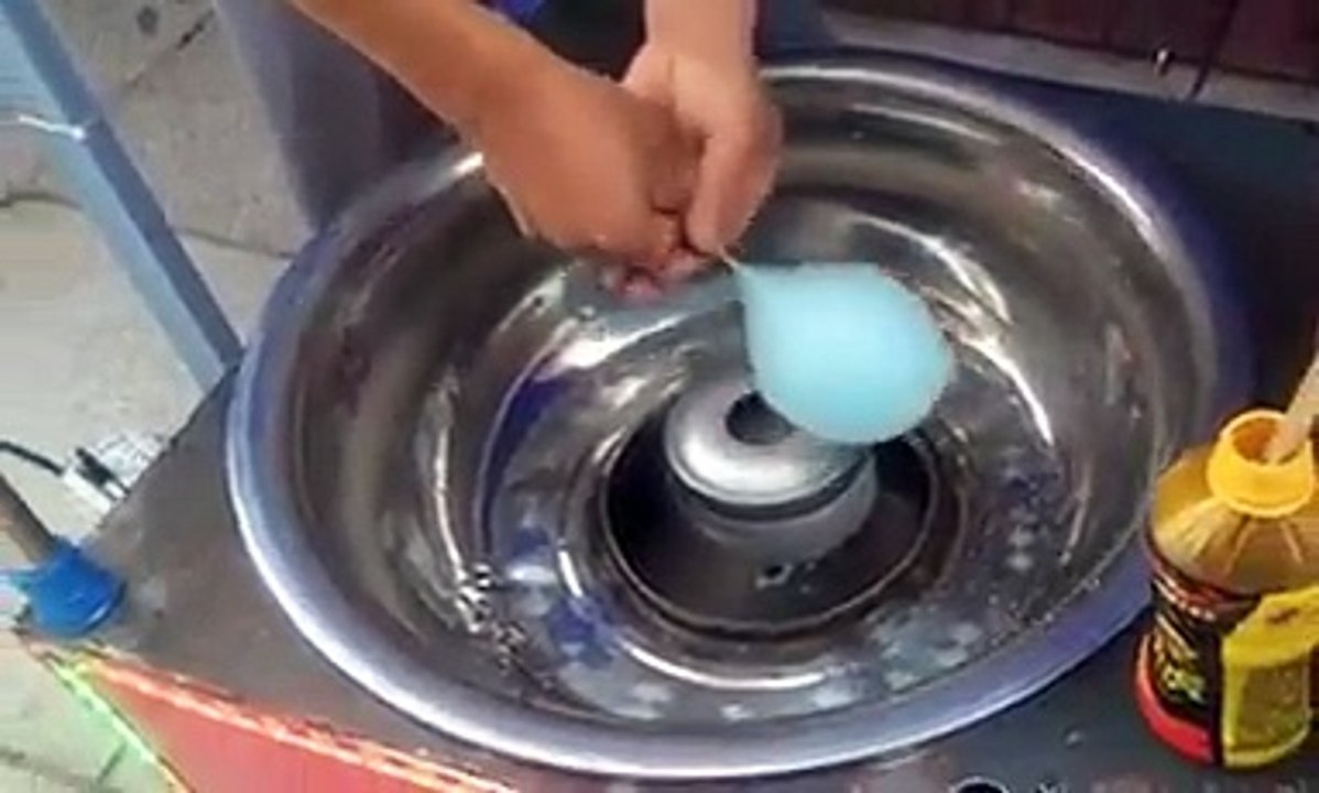 Chinese traditional snack, Chinese cotton candy, looks like a beautiful flower!