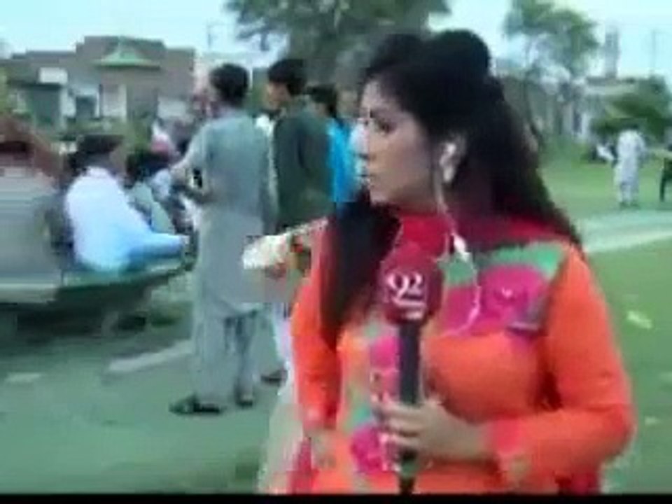 92 News HD female reporter slaps a kid