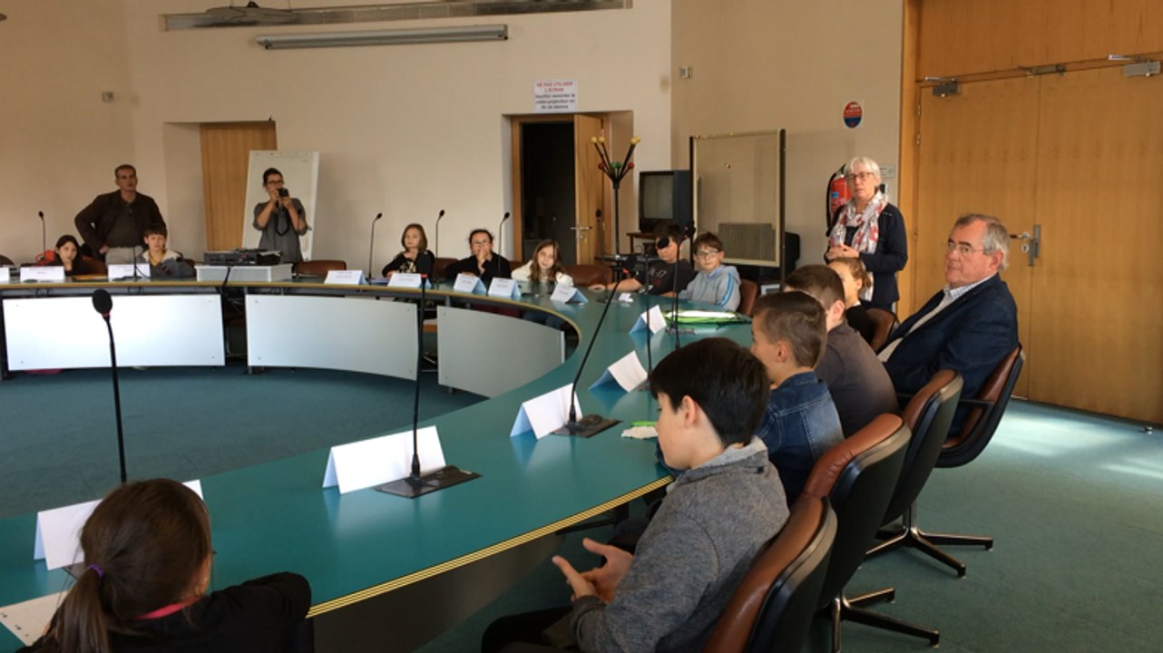 Première session du conseil municipal des enfants