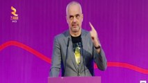 Shkruaje në Akull - Shoku Edi Rama viziton Bajzen, Sali Mani i kendon kenge