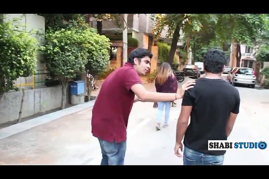 Check How this guy purchased iPhone7 for his girlfriend - Funny