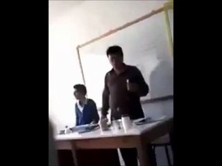 مقطع هيفصلك ضحك - مدرس كيمياء مصري وانفجار في المعمل - شاهد التلاميذ وهما بيجروا من المعمل